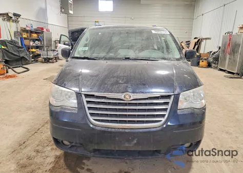 2010 Chrysler Town & Country Touring из США, поврежденный, VIN 2A4RR5D17AR148371